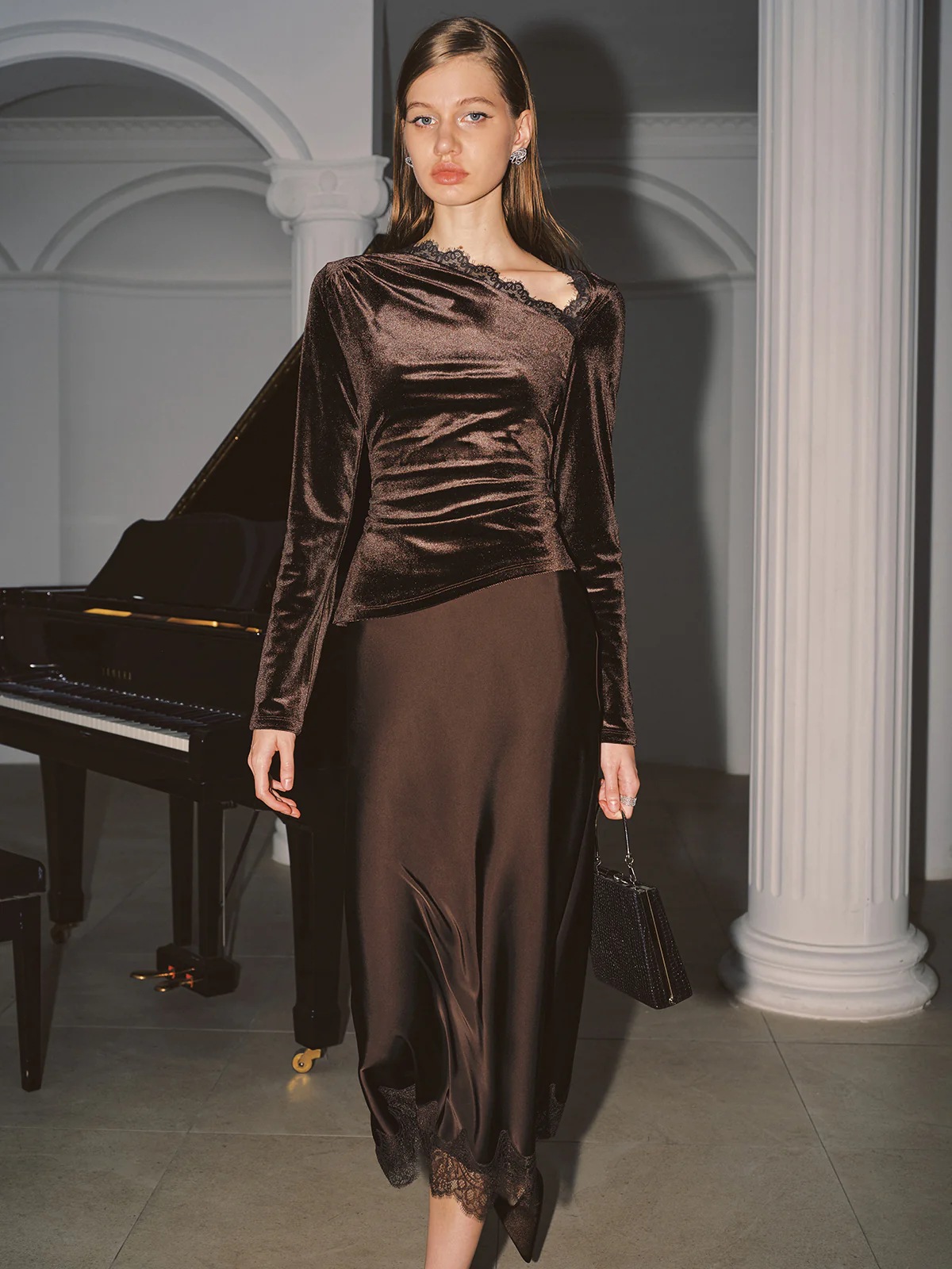Asymmetric Lace Neckline Velvet Blouse - Image 4