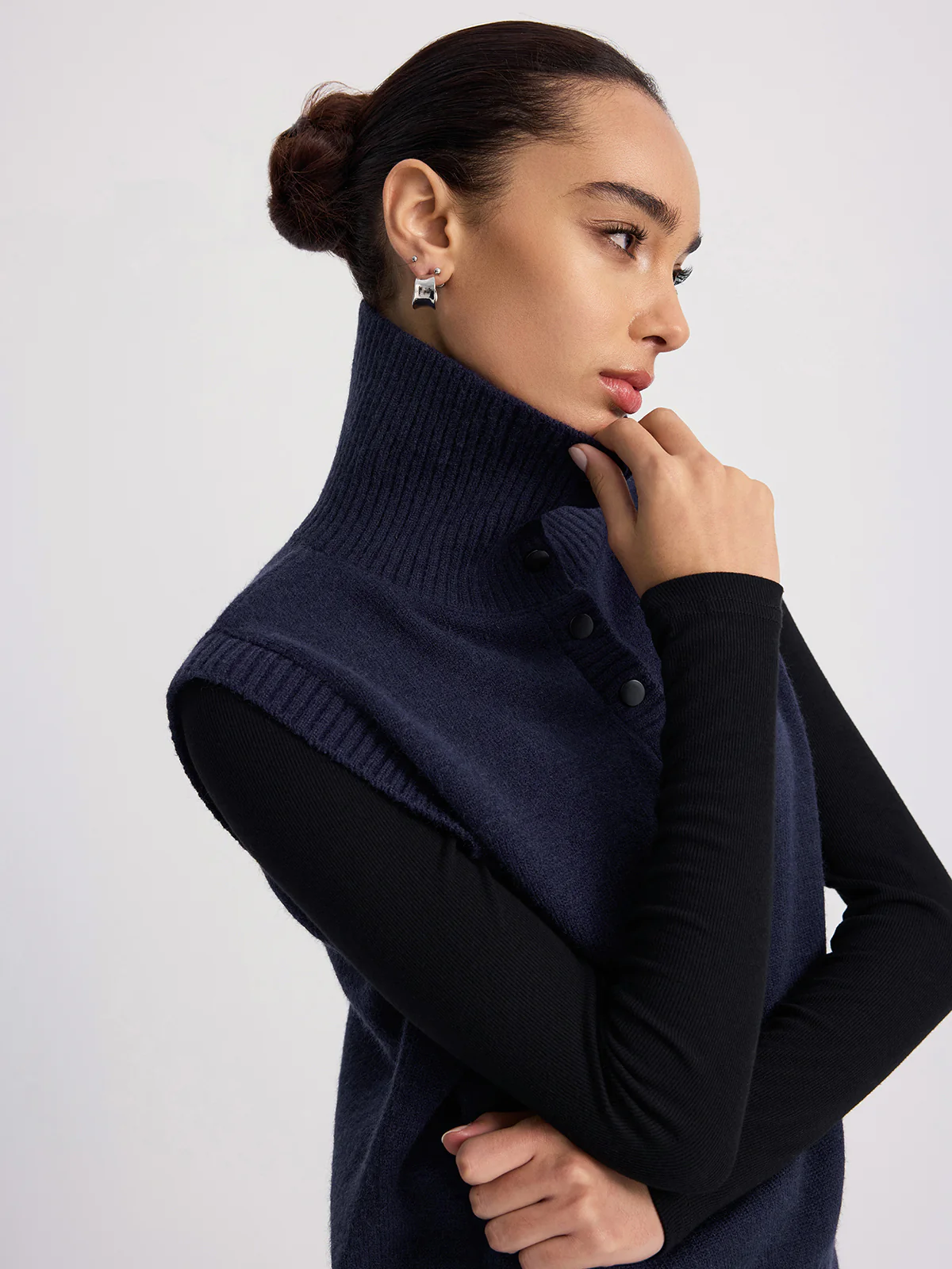 Button-Detail Collared Knit Vest - Image 4