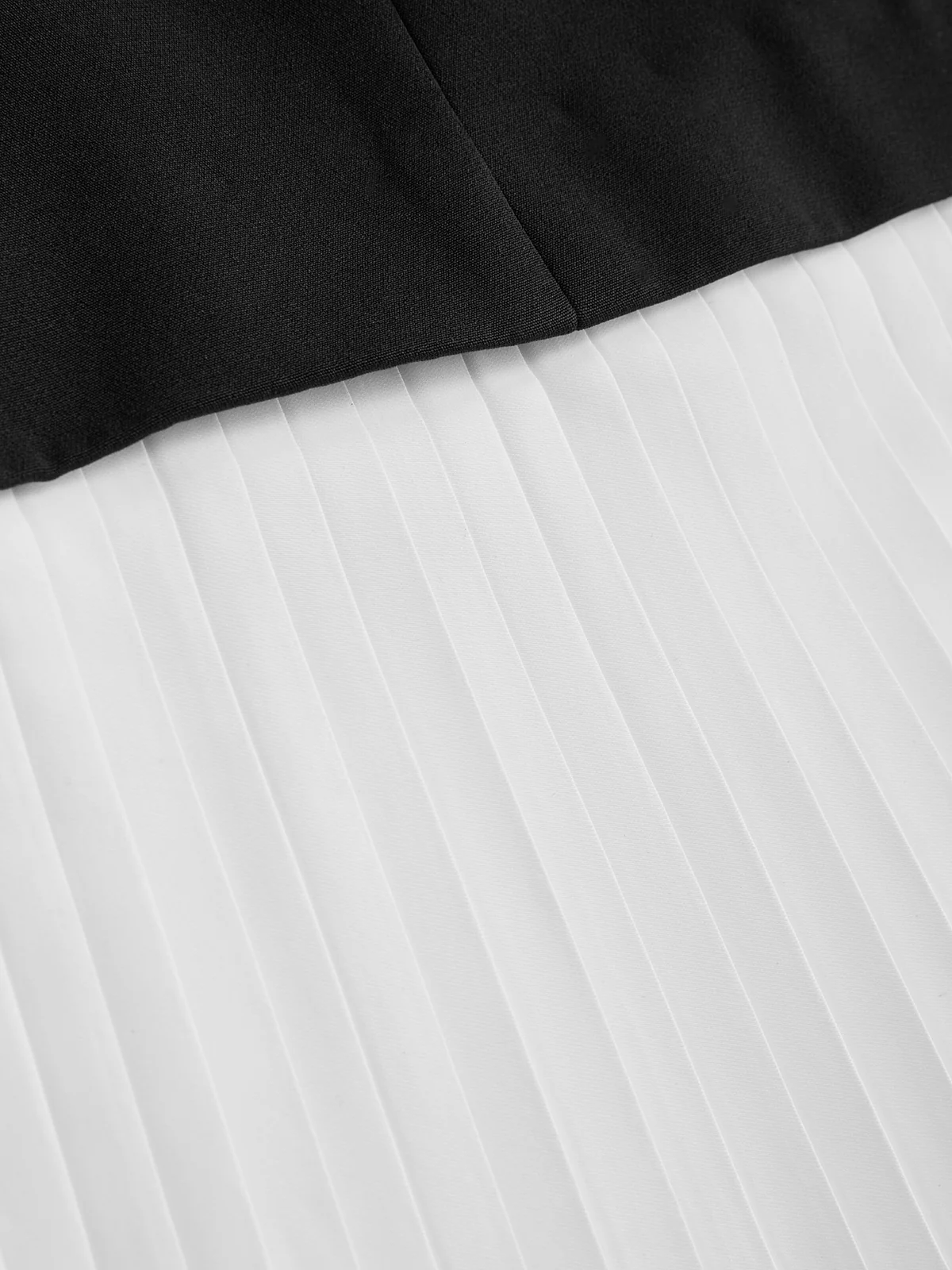 Metal-Buckle Cutout Contrast-Pleat Dress - Image 4