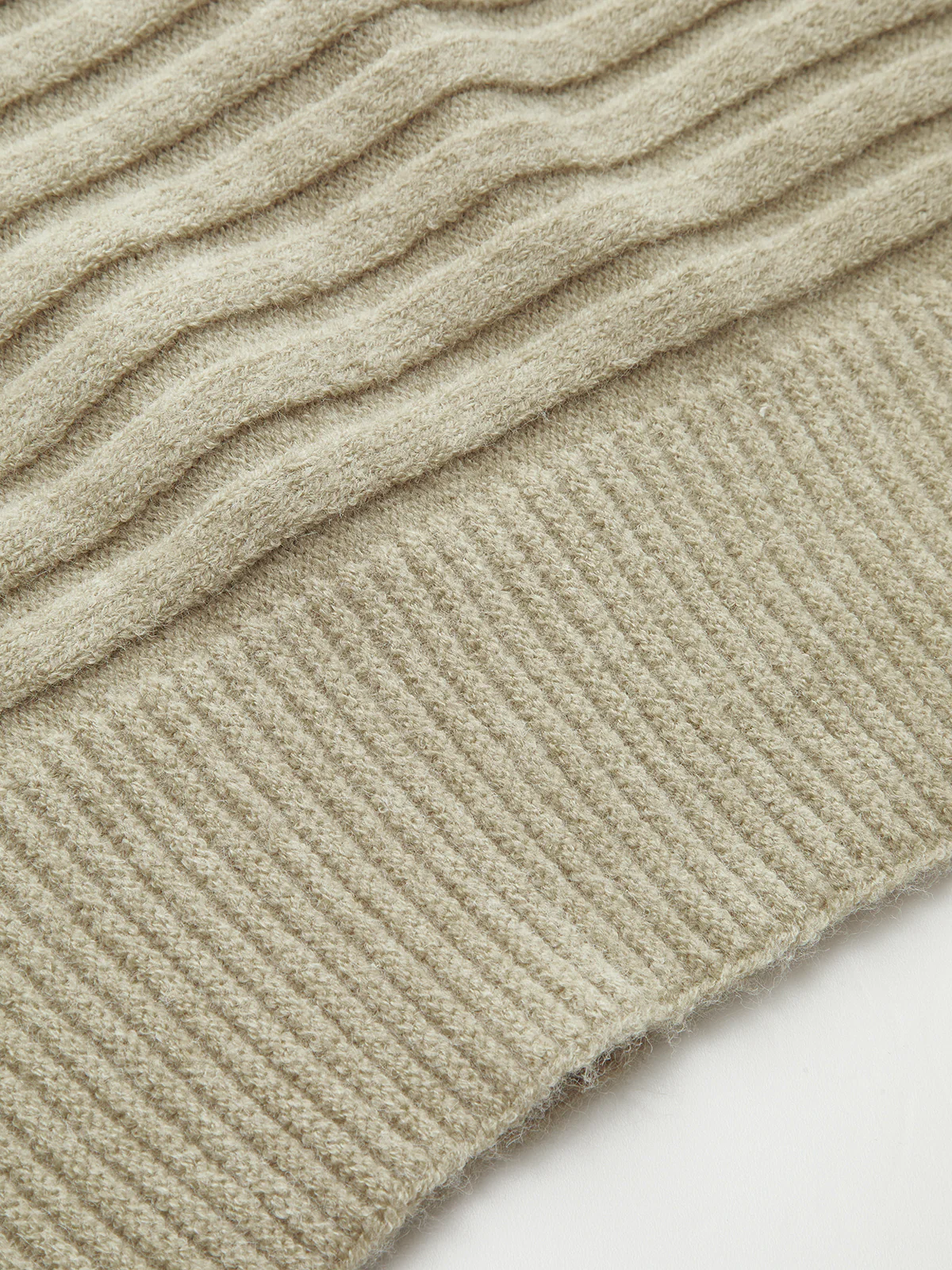 Off-Shoulder Cable-Knit Cropped Sweater - Image 4