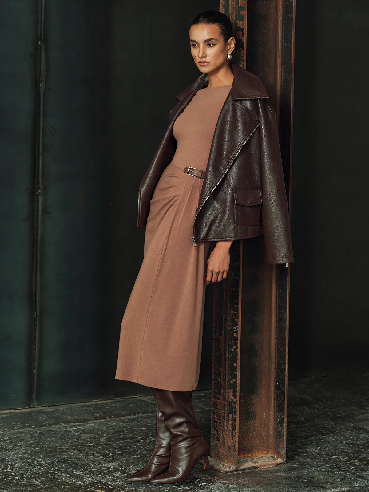 Sleeveless Buckle Detail Ruched Midi Dress - Image 6