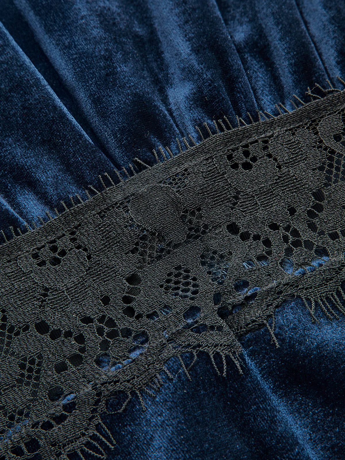 V-Neck Lace Panel Velvet Midi Dress - Image 5